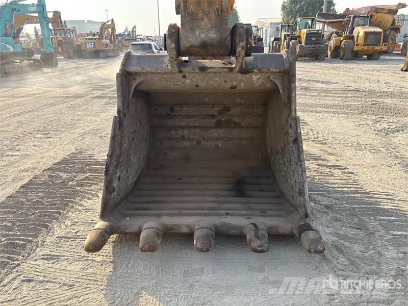 CAT 340D2L Tracked Excavator حفارات زحافة