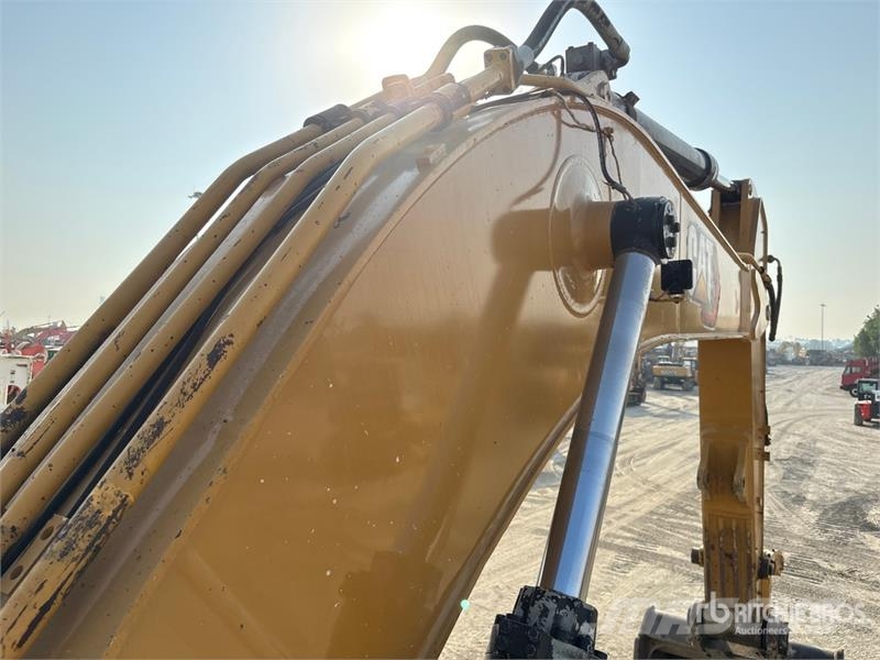 CAT 340D2L Tracked Excavator حفارات زحافة