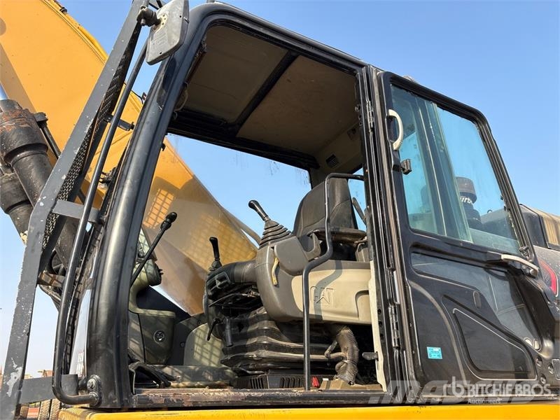 CAT 340D2L Tracked Excavator حفارات زحافة