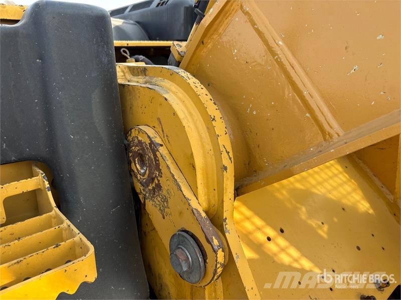 CAT 340D2L Tracked Excavator حفارات زحافة