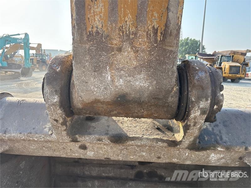 CAT 340D2L Tracked Excavator حفارات زحافة