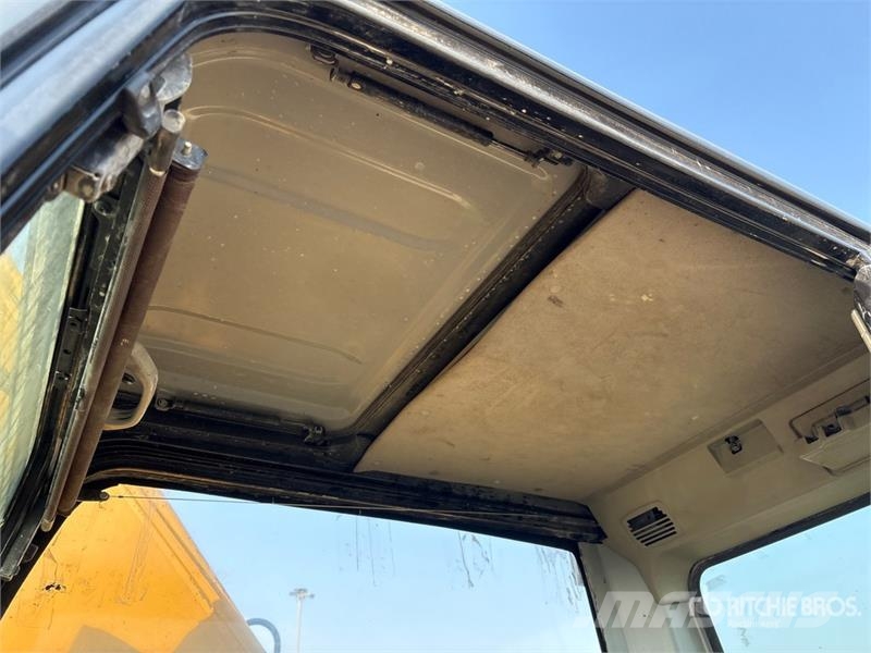 CAT 340D2L Tracked Excavator حفارات زحافة