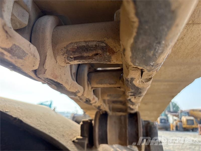 CAT 340D2L Tracked Excavator حفارات زحافة
