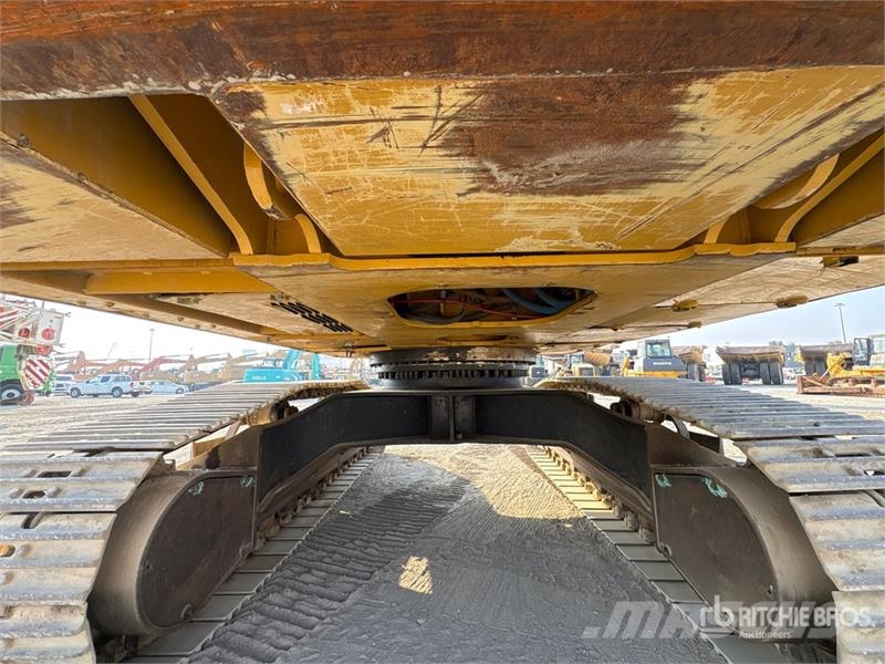 CAT 340D2L Tracked Excavator حفارات زحافة