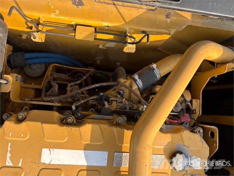 CAT 340D2L Tracked Excavator حفارات زحافة