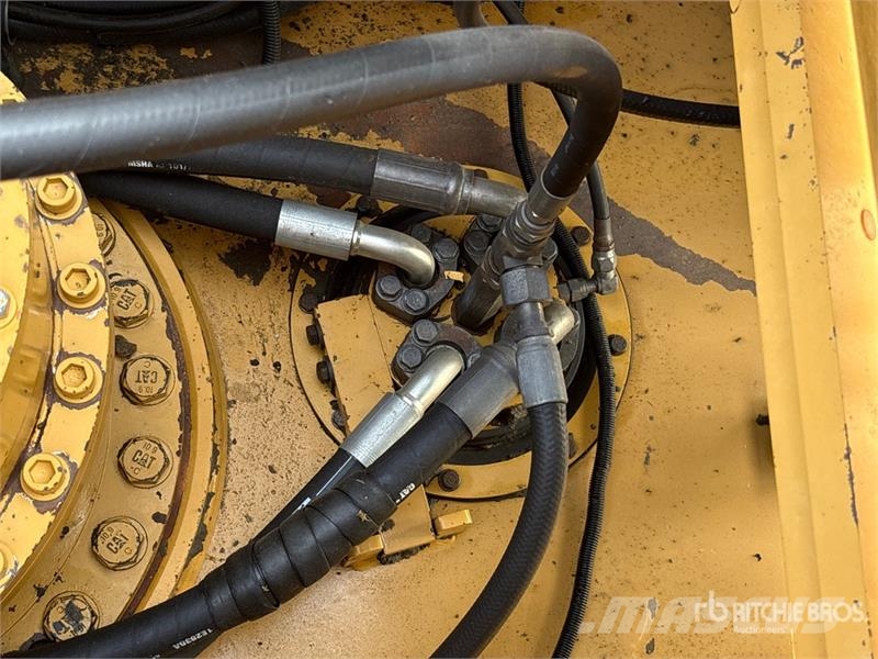CAT 340D2L Tracked Excavator حفارات زحافة
