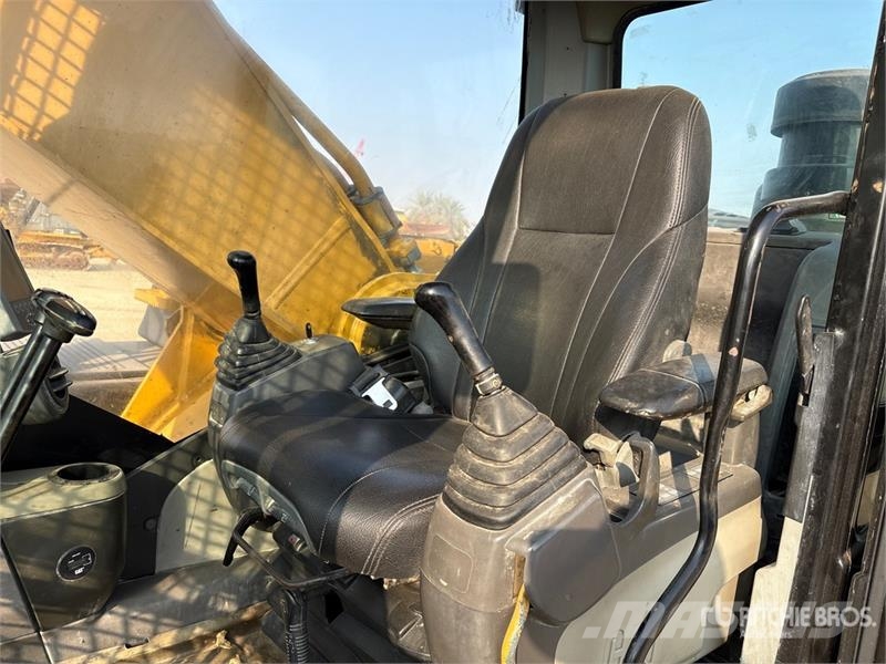 CAT 340D2L Tracked Excavator حفارات زحافة