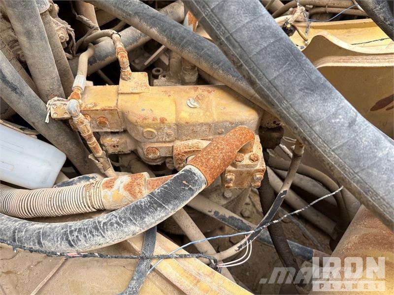 CAT 385B Tracked Excavator حفارات زحافة