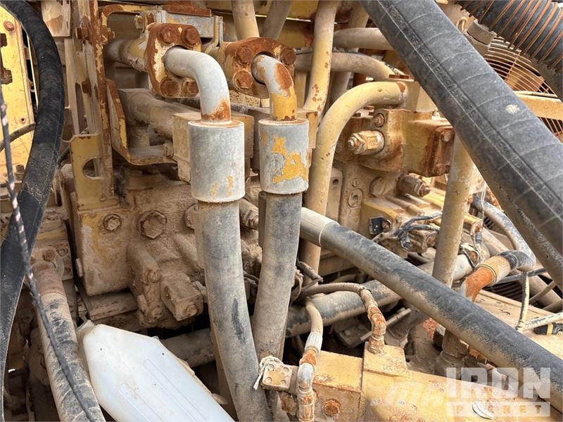 CAT 385B Tracked Excavator حفارات زحافة