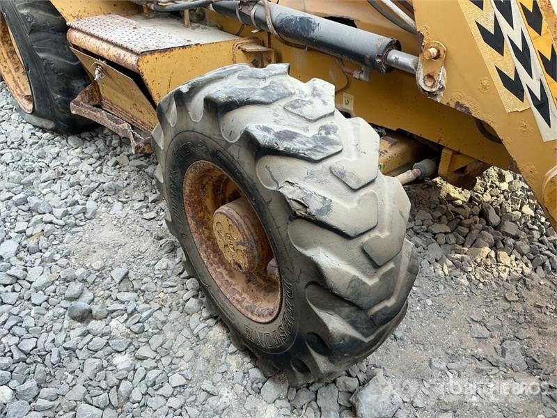 CAT 422E Ekskavaatorlaadurid