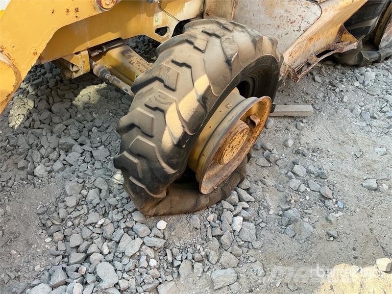 CAT 422E Ekskavaatorlaadurid