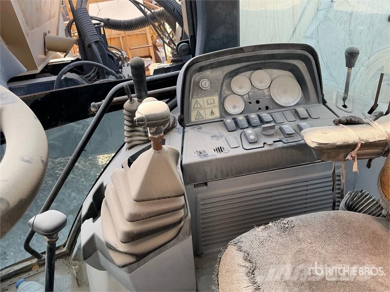 CAT 422E Ekskavaatorlaadurid