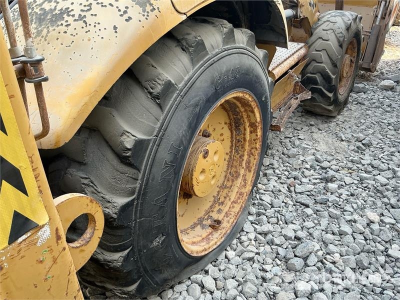 CAT 422E Ekskavaatorlaadurid