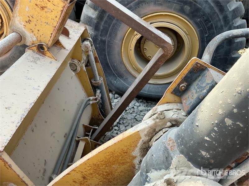CAT 422E Ekskavaatorlaadurid