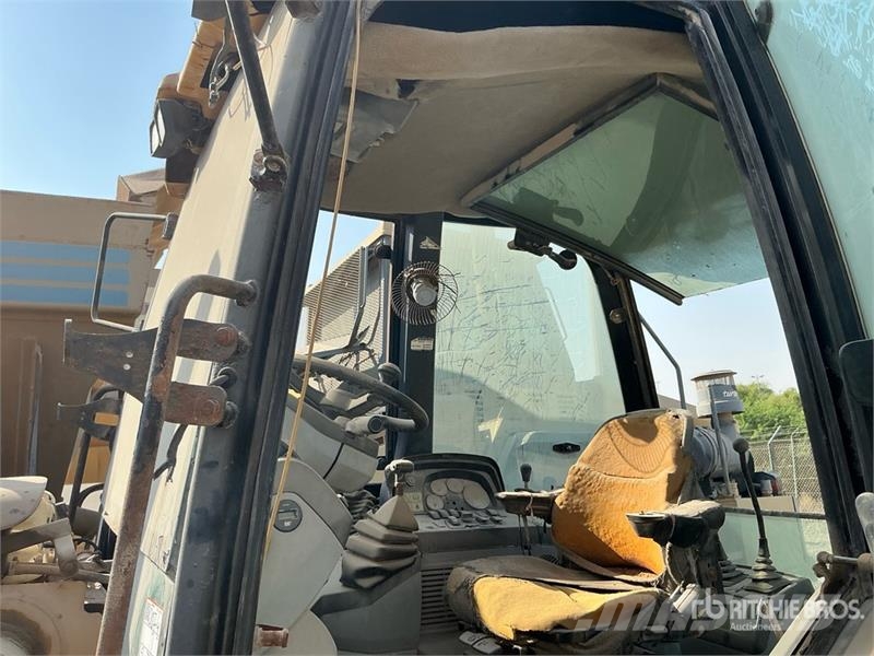 CAT 422E Ekskavaatorlaadurid