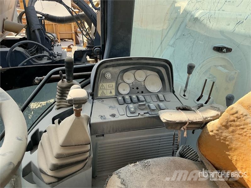 CAT 422E Ekskavaatorlaadurid