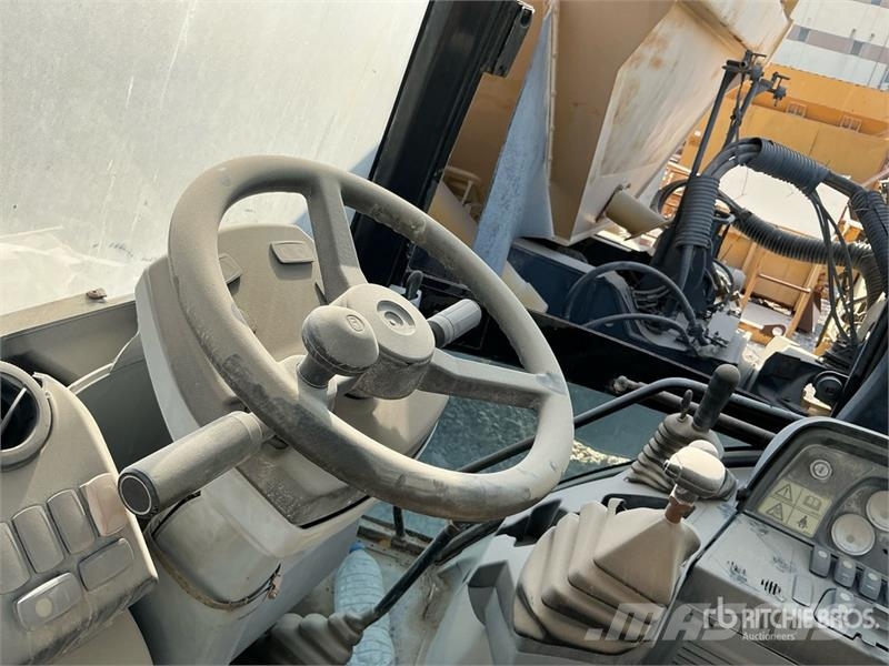 CAT 422E Ekskavaatorlaadurid