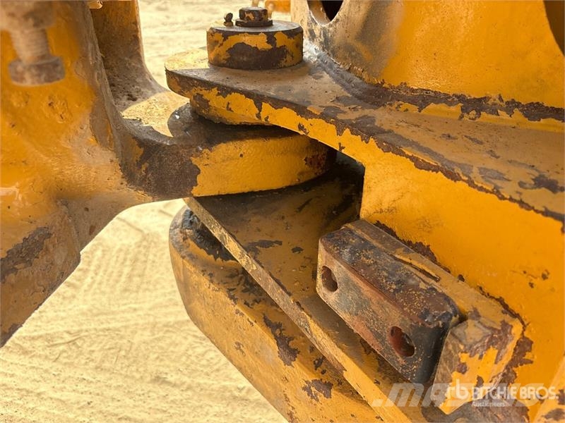 CAT 740 ساحبات مفصلية