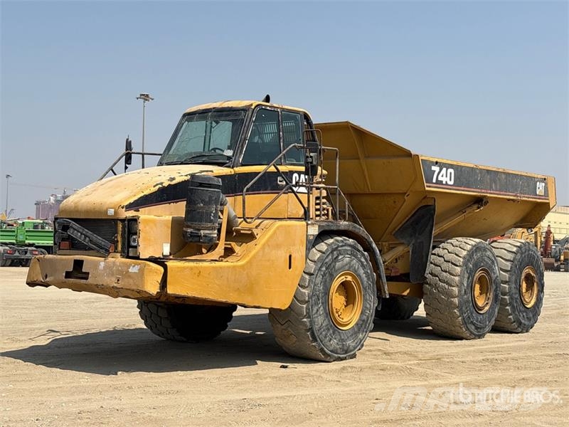 CAT 740 ساحبات مفصلية