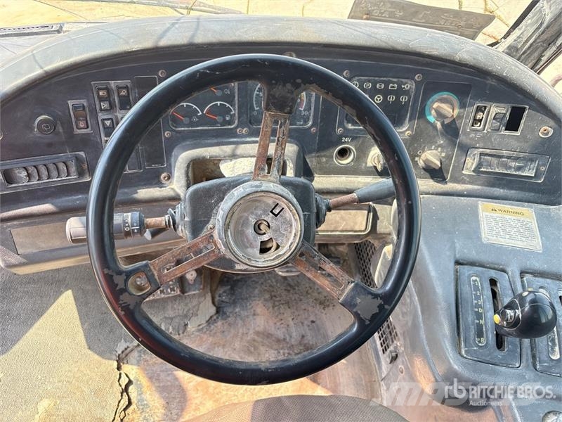 CAT 740 ساحبات مفصلية