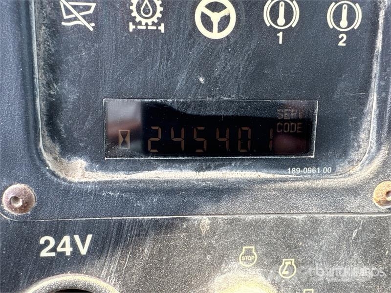 CAT 740 ساحبات مفصلية