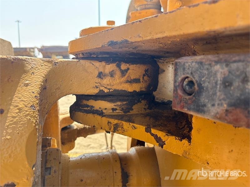 CAT 740 ساحبات مفصلية