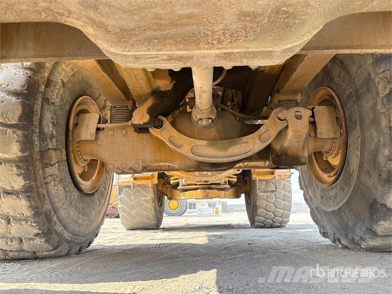 CAT 740 ساحبات مفصلية