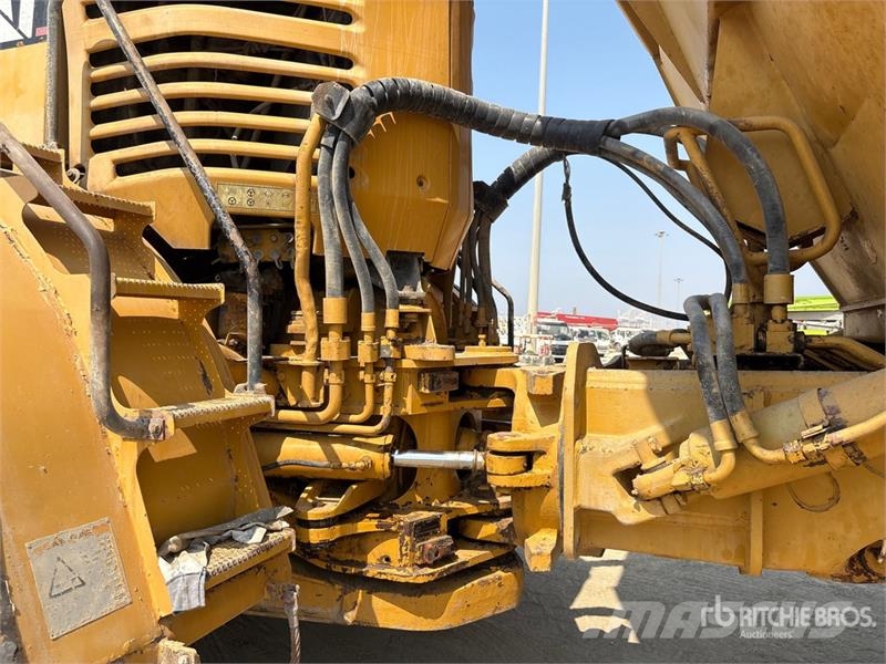 CAT 740 ساحبات مفصلية
