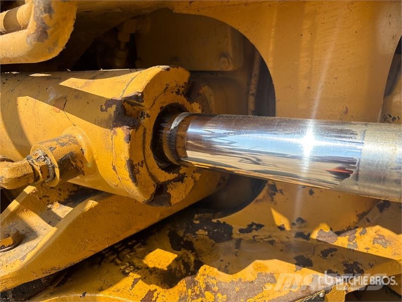 CAT 740 ساحبات مفصلية
