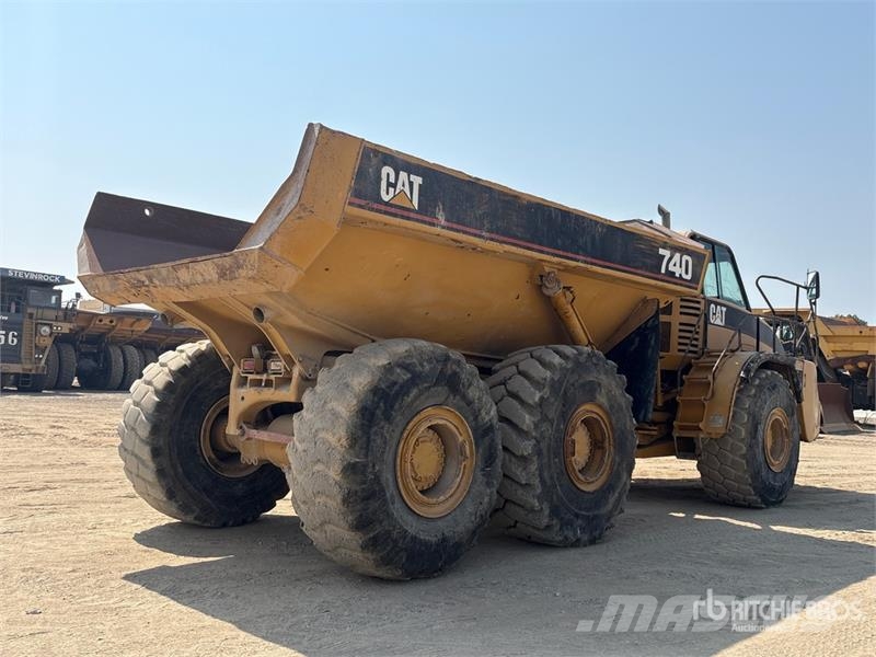 CAT 740 ساحبات مفصلية