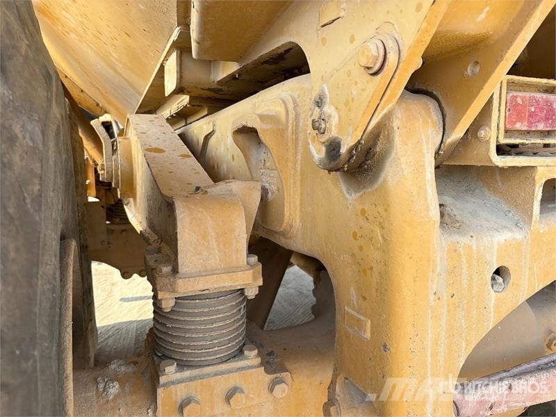 CAT 740 ساحبات مفصلية