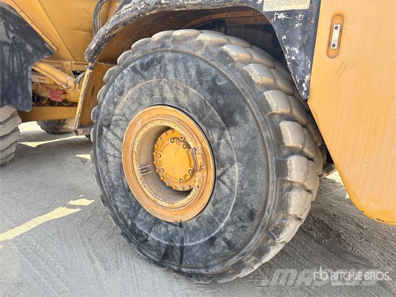 CAT 740 ساحبات مفصلية