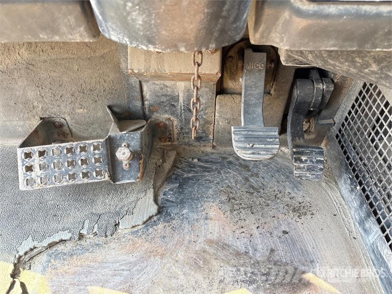 CAT 740 ساحبات مفصلية