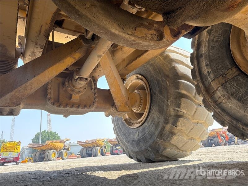 CAT 740 ساحبات مفصلية