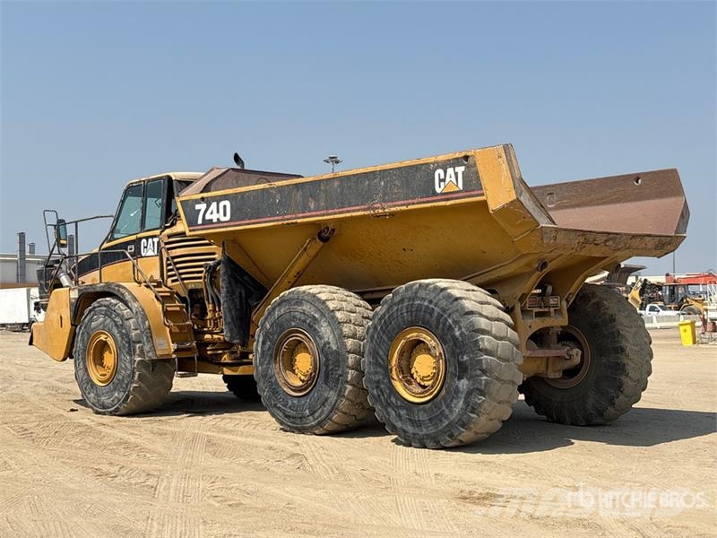 CAT 740 ساحبات مفصلية