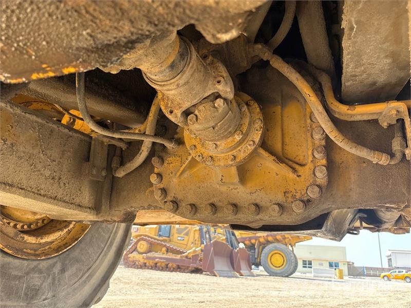 CAT 740 ساحبات مفصلية