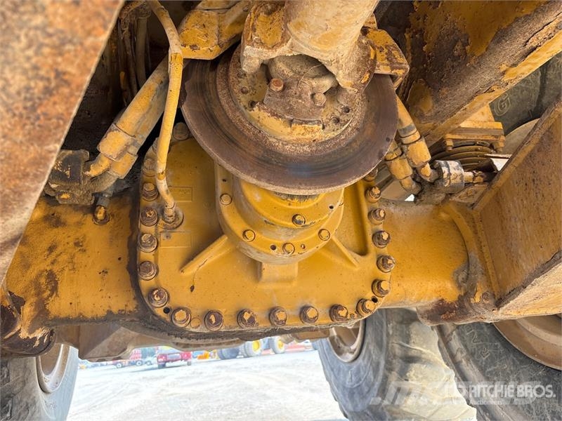 CAT 740 ساحبات مفصلية