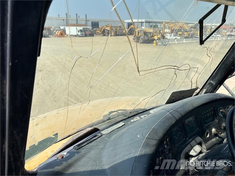 CAT 740 ساحبات مفصلية