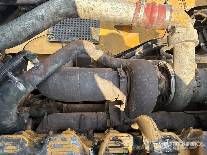 CAT 740 ساحبات مفصلية