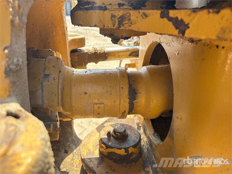 CAT 740 ساحبات مفصلية