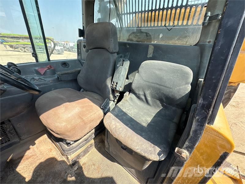 CAT 740 ساحبات مفصلية