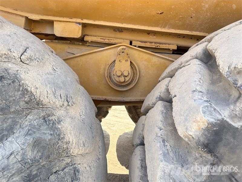 CAT 740 ساحبات مفصلية