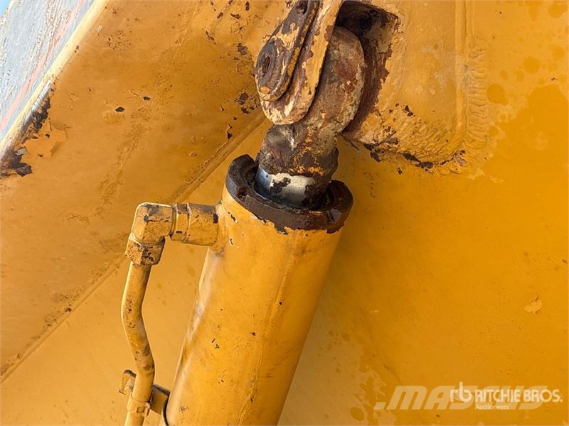 CAT 740 ساحبات مفصلية