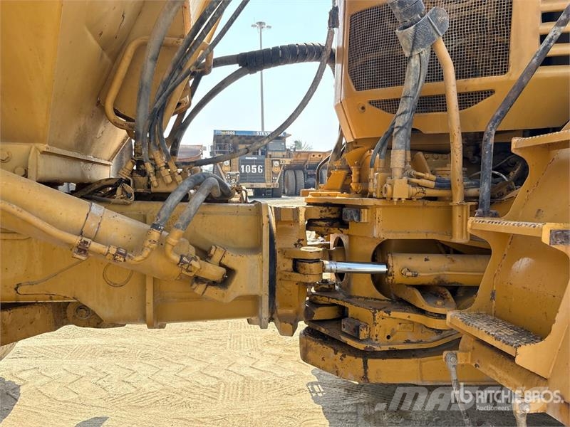 CAT 740 ساحبات مفصلية