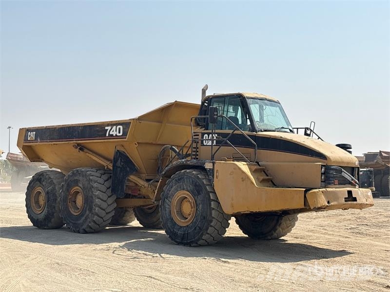 CAT 740 ساحبات مفصلية