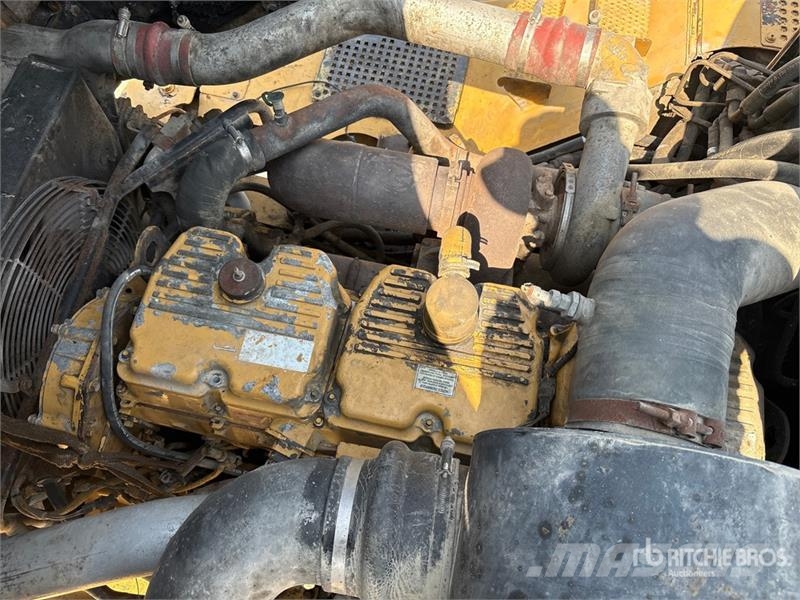 CAT 740 ساحبات مفصلية