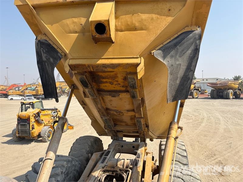 CAT 740 ساحبات مفصلية