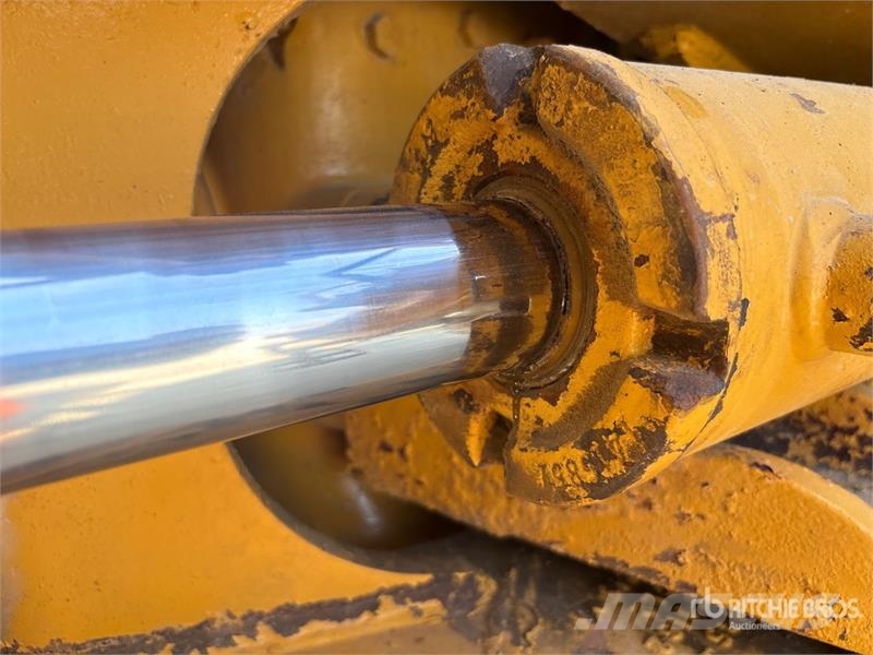 CAT 740 ساحبات مفصلية