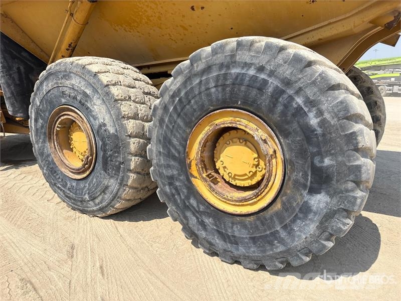 CAT 740 ساحبات مفصلية