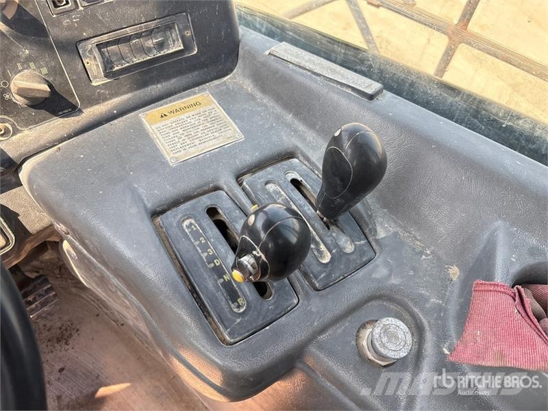 CAT 740 ساحبات مفصلية